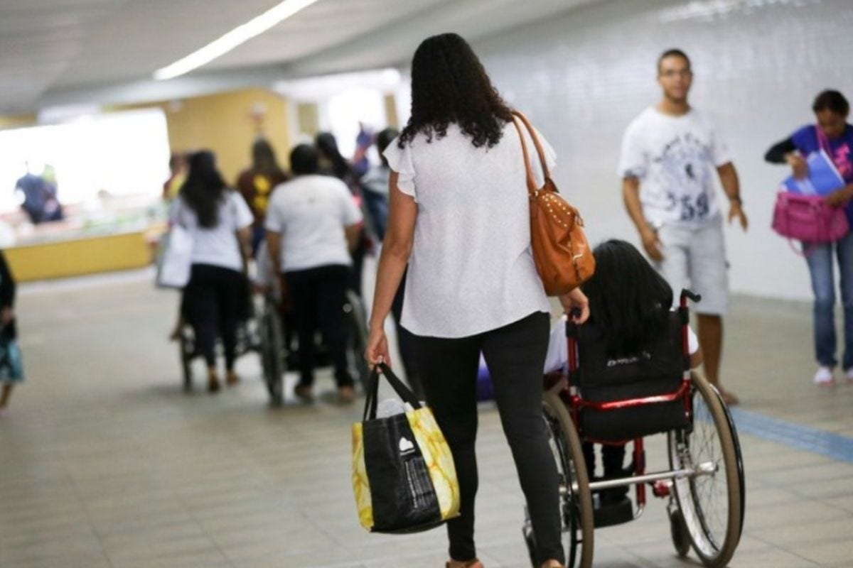 Estatuto da Pessoa com Deficiência (Lei Brasileira de Inclusão – Lei 13.146, de 2015) já traz essa previsão no caso de internação ou período de observação