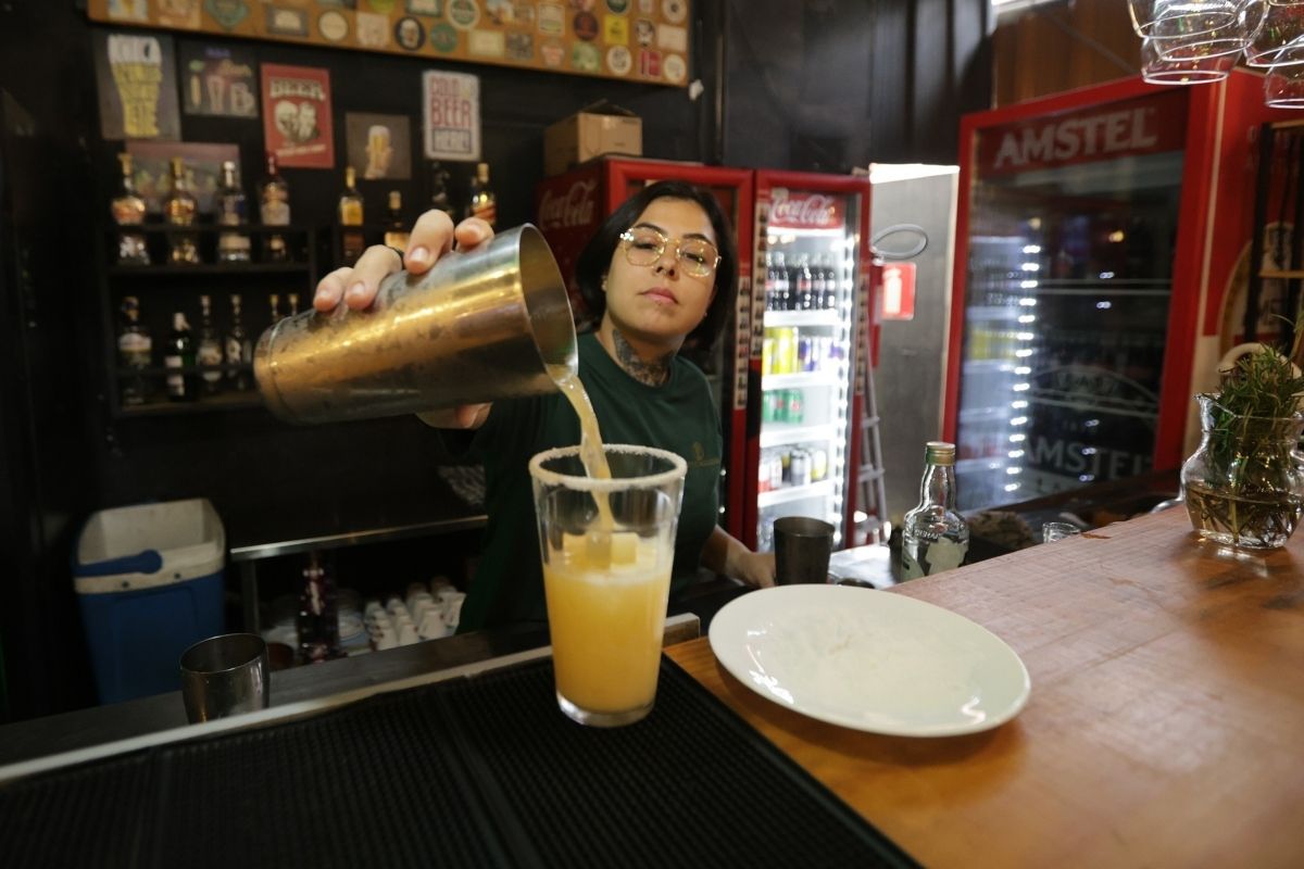 Donos de bares dizem que, após a crise do metanol, hábito de consumo de bebidas de alguns clientes mudou