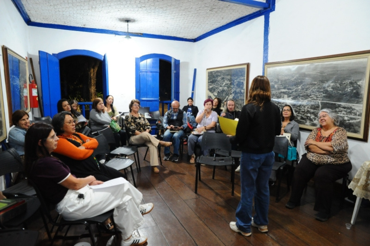 A cada edição os participantes debatem sobre um livro