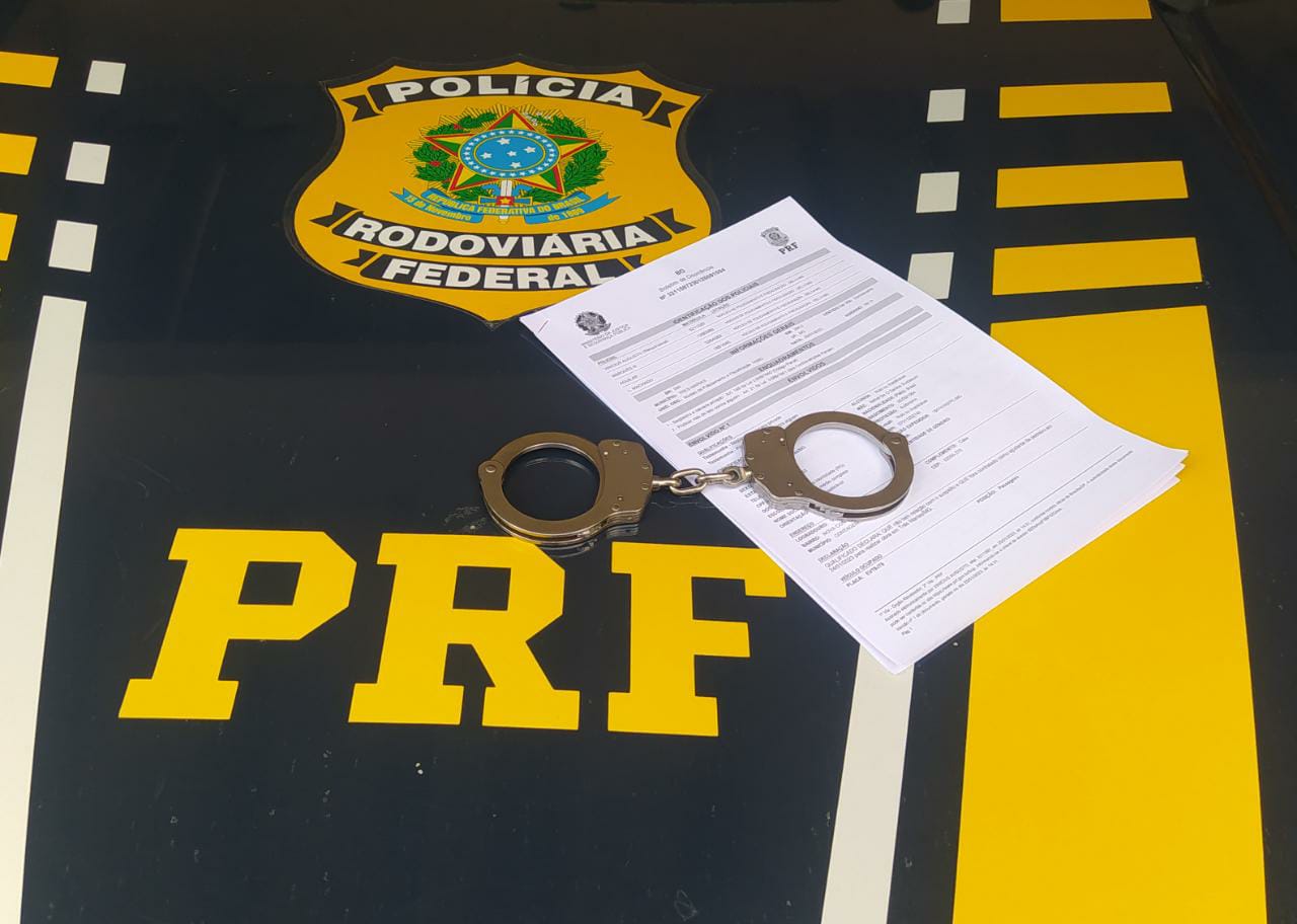 Homem caminhava pela rodovia quando foi abordado pela PRF