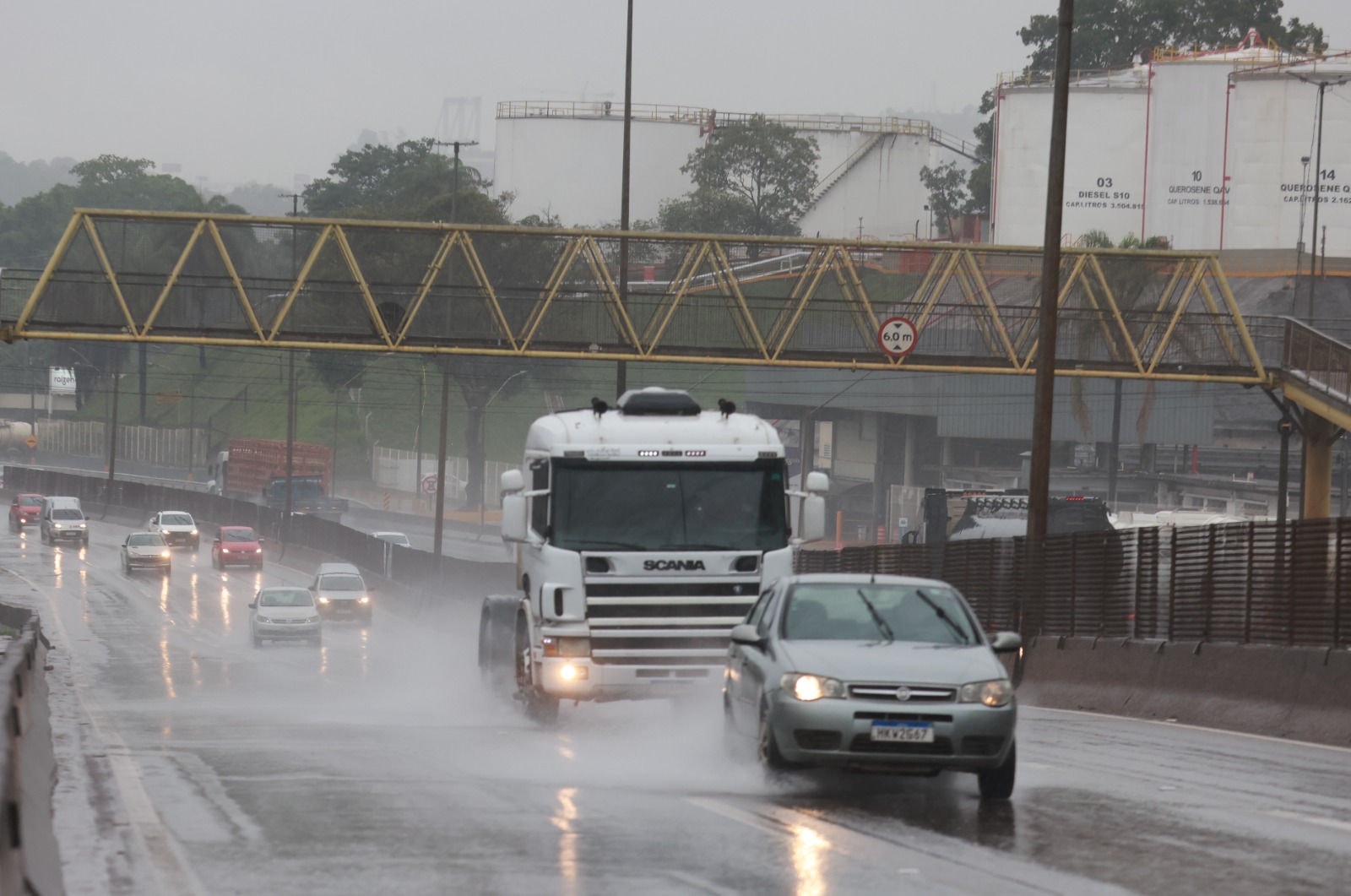 Chuva não deve dar trégua nos próximos dias, segundo o Inmet