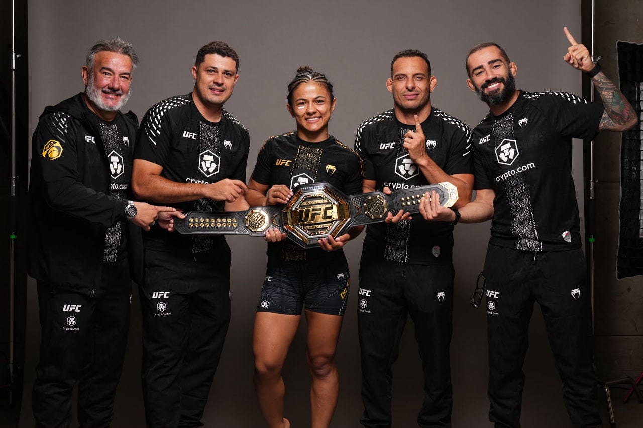 Atleta mineira conquistou o cinturão no último sábado (3)