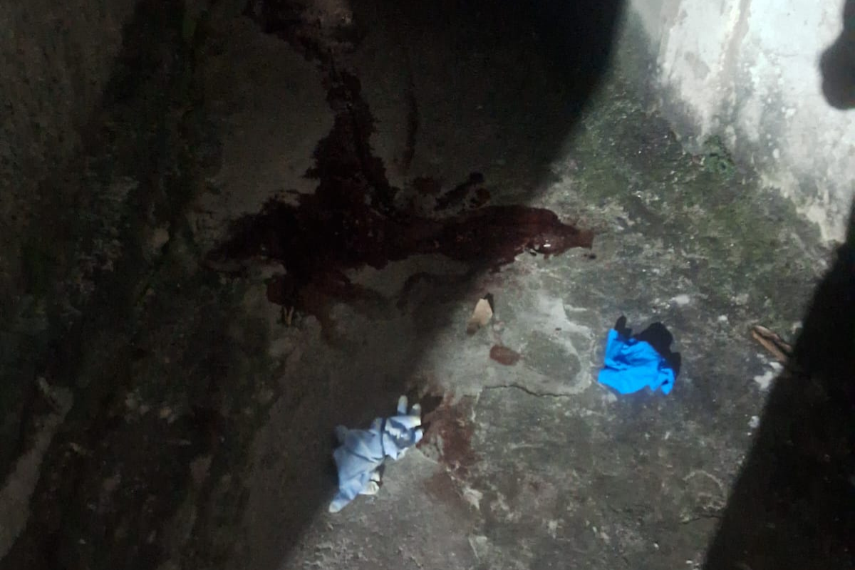 Corpo foi encontrado em meio a uma grande quantidade de sangue