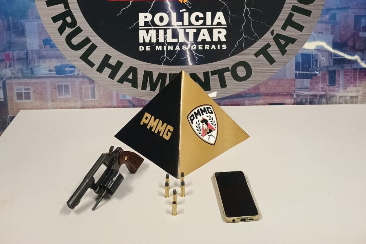 PM apreendeu uma arma claibre .38 com cinco munições intactas e uma deflagrada