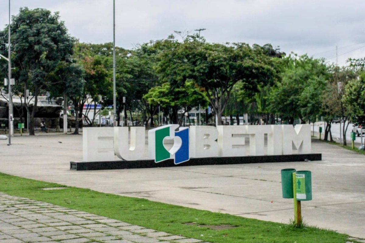 Estrutura agora traz a nova marca do município, que incorpora as cores e bandeiras oficiais do município 