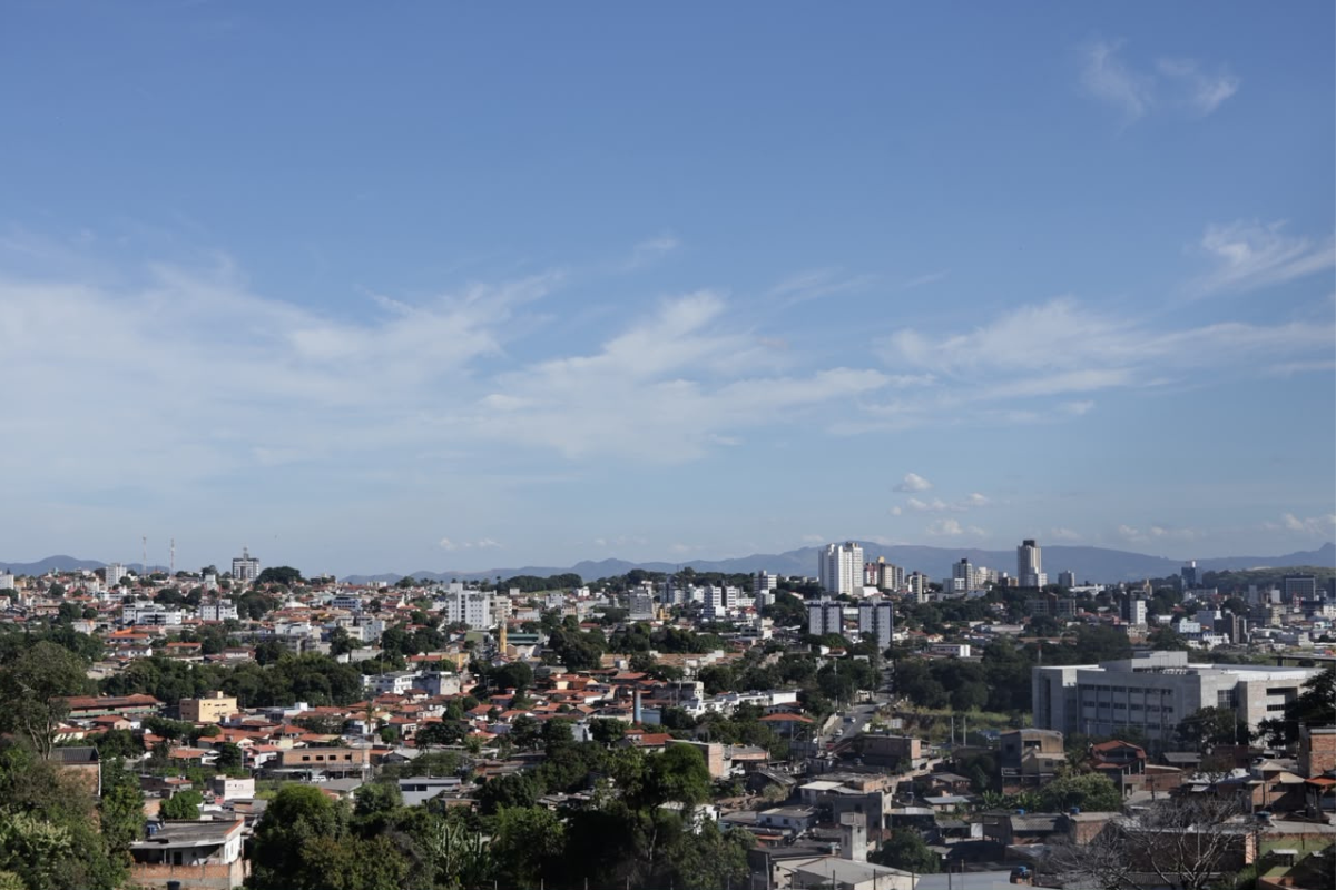 População de Betim viverá 'efeito cebola' nesta semana para acompanhar variação nas temperaturas ao longo do dia