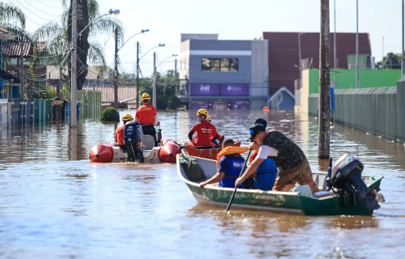 Segundo boletim da Defesa Civil do Estado divulgado nesta terça-feira (7), já são 90 mortos, 131 desaparecidos e 362 feridos no Rio Grande do Sul por causa das enchentes