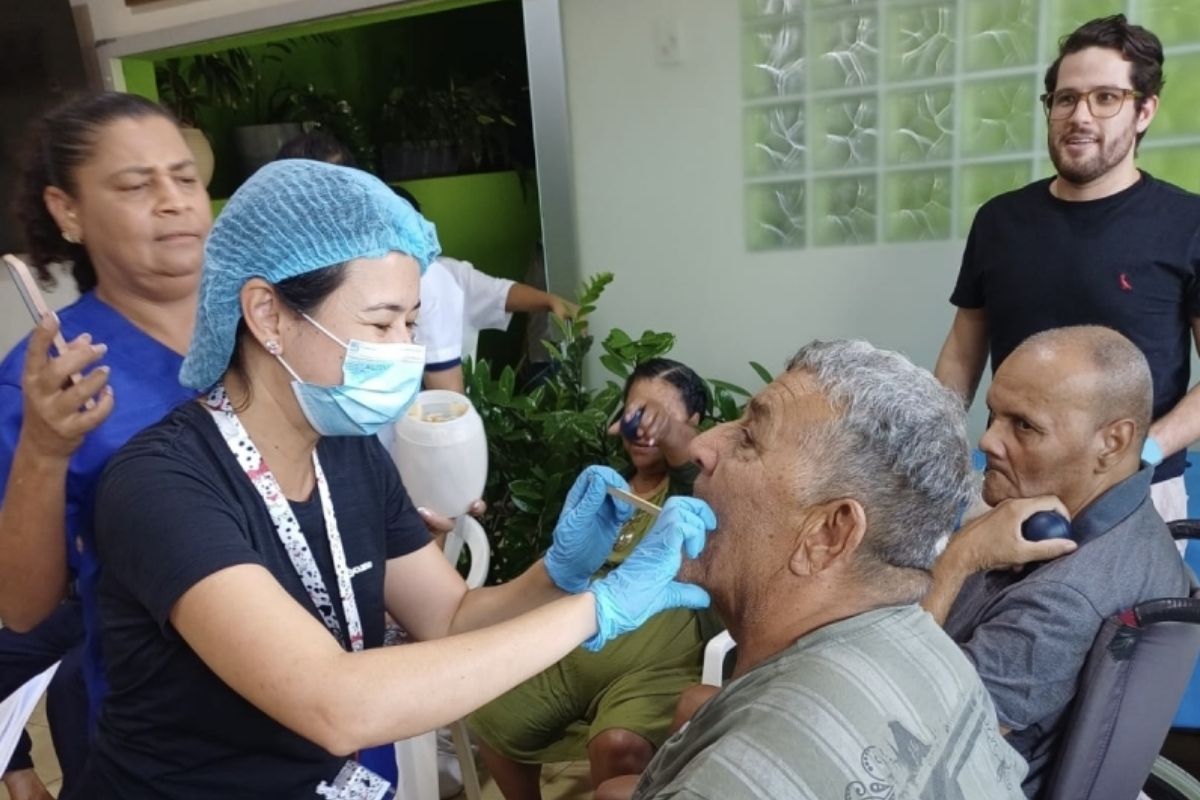 Atividades envolvem atendimentos, palestras, eventos culturais e esportivos, além de serviços de prevenção e testagem em diferentes pontos da cidade