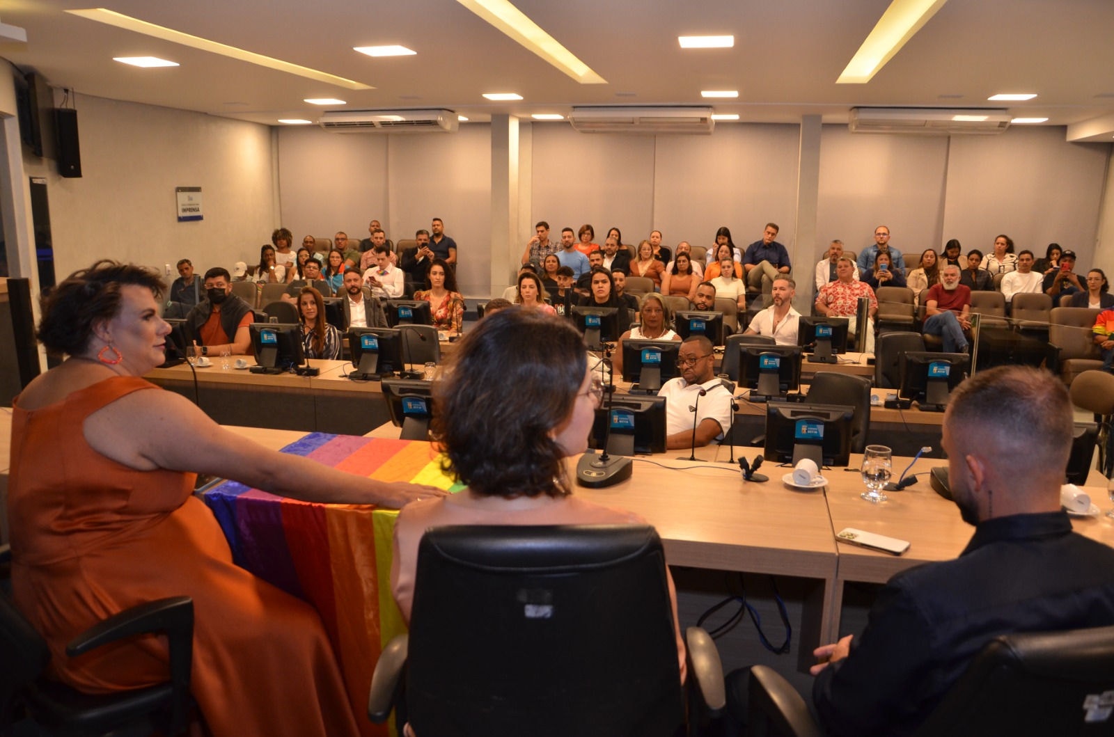 O auditório da Câmara Municipal de Betim sediou a entrega do 12º Prêmio de Direitos Humanos LGBTQIAPN+ reconhecendo ativistas e apoiadores da causa LGBT