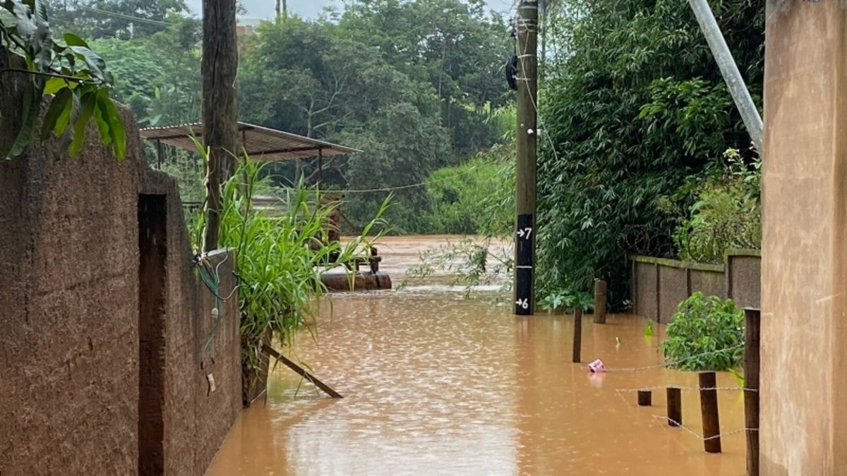 Cerca de 750 famílias moram na mancha de inundação do Rio Paraopeba, na Colônia Santa Isabel, no Citrolândia, em Betim