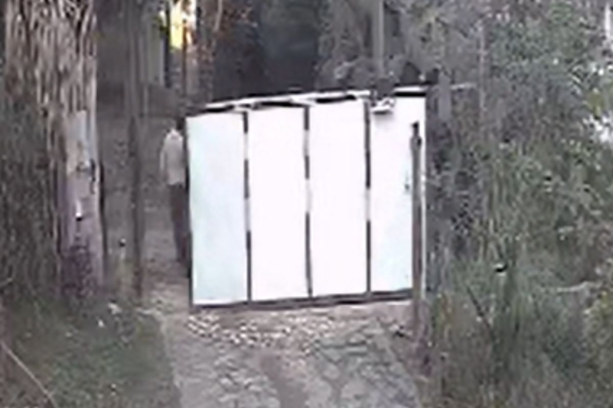 Vizinho teria ido até o veículo de Gaiola, e os dois teriam iniciado uma discussão 