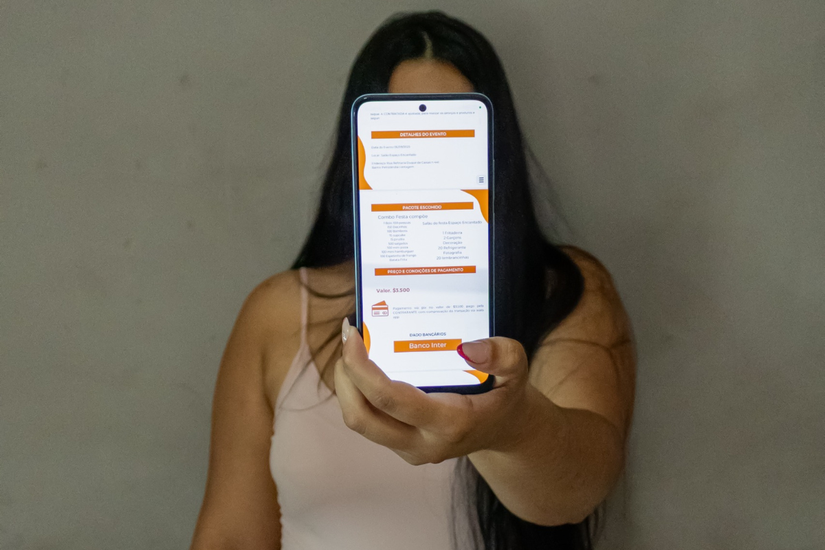 Uma das vítimas da prestadora de serviços de confeitaria é Emanuelle Soares Bandeira, de 23 anos, moradora do bairro Capelinha