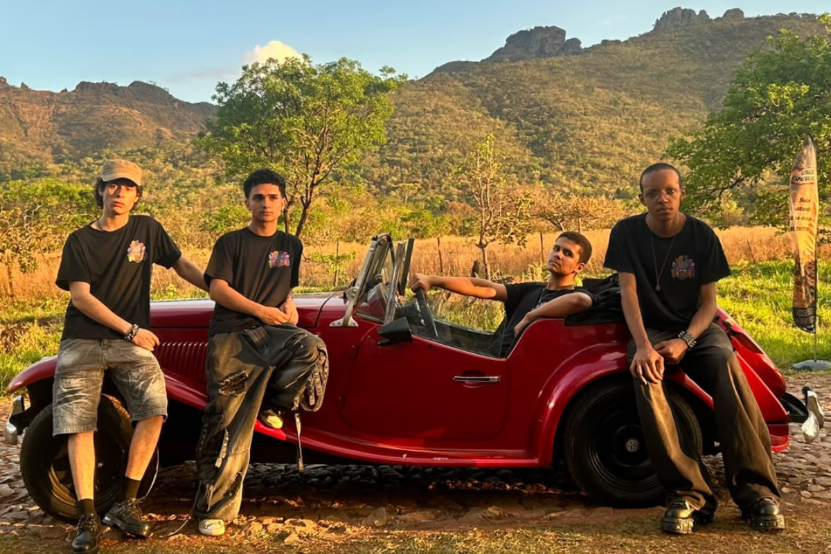 Banda Oz Pentelhos é composta por Arthur, João Victor, Felipe e Vinicius