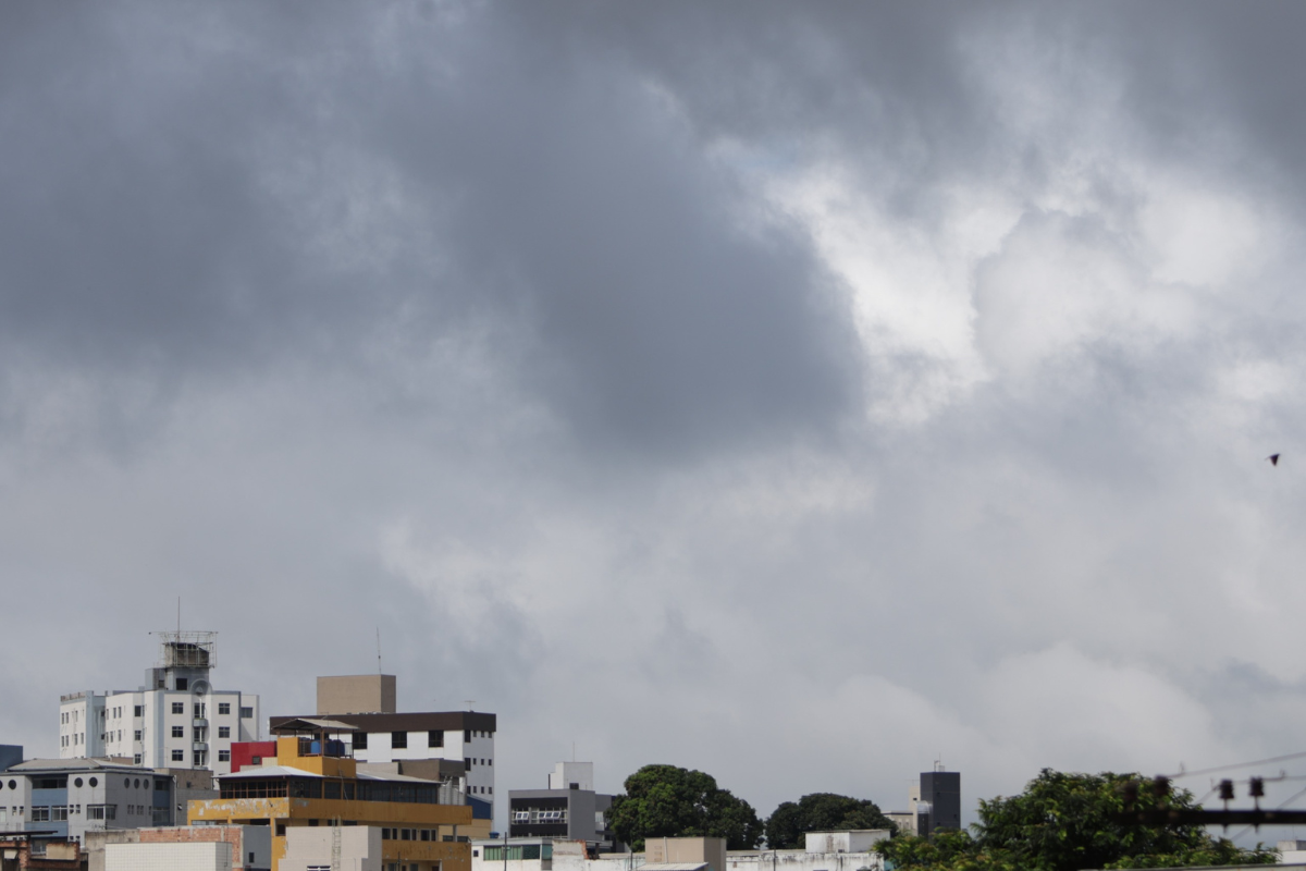 Céu ficará com muitas nuvens nos dois dias