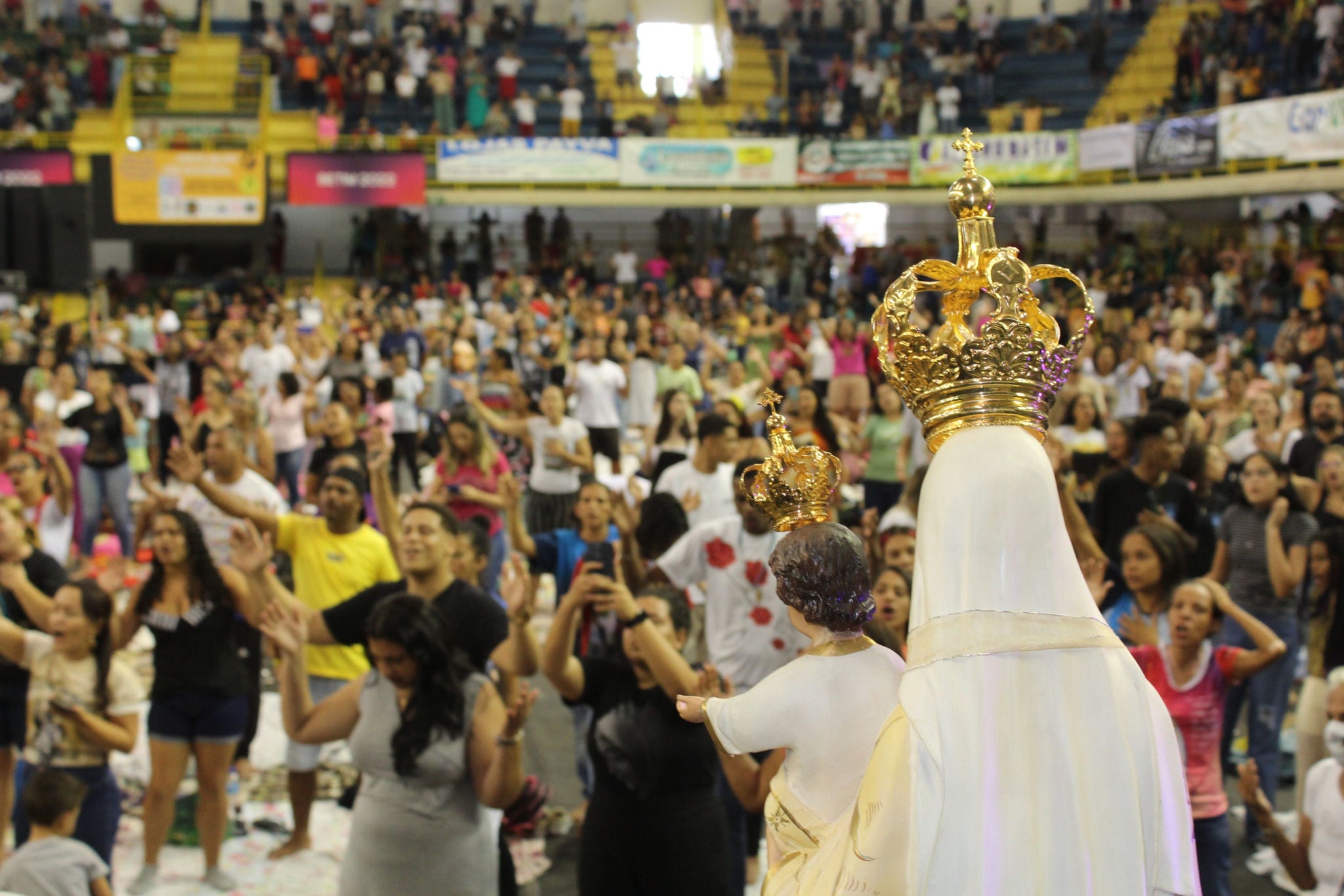 Anualmente, evento reúne milhares de fiéis no ginásio poliesportivo