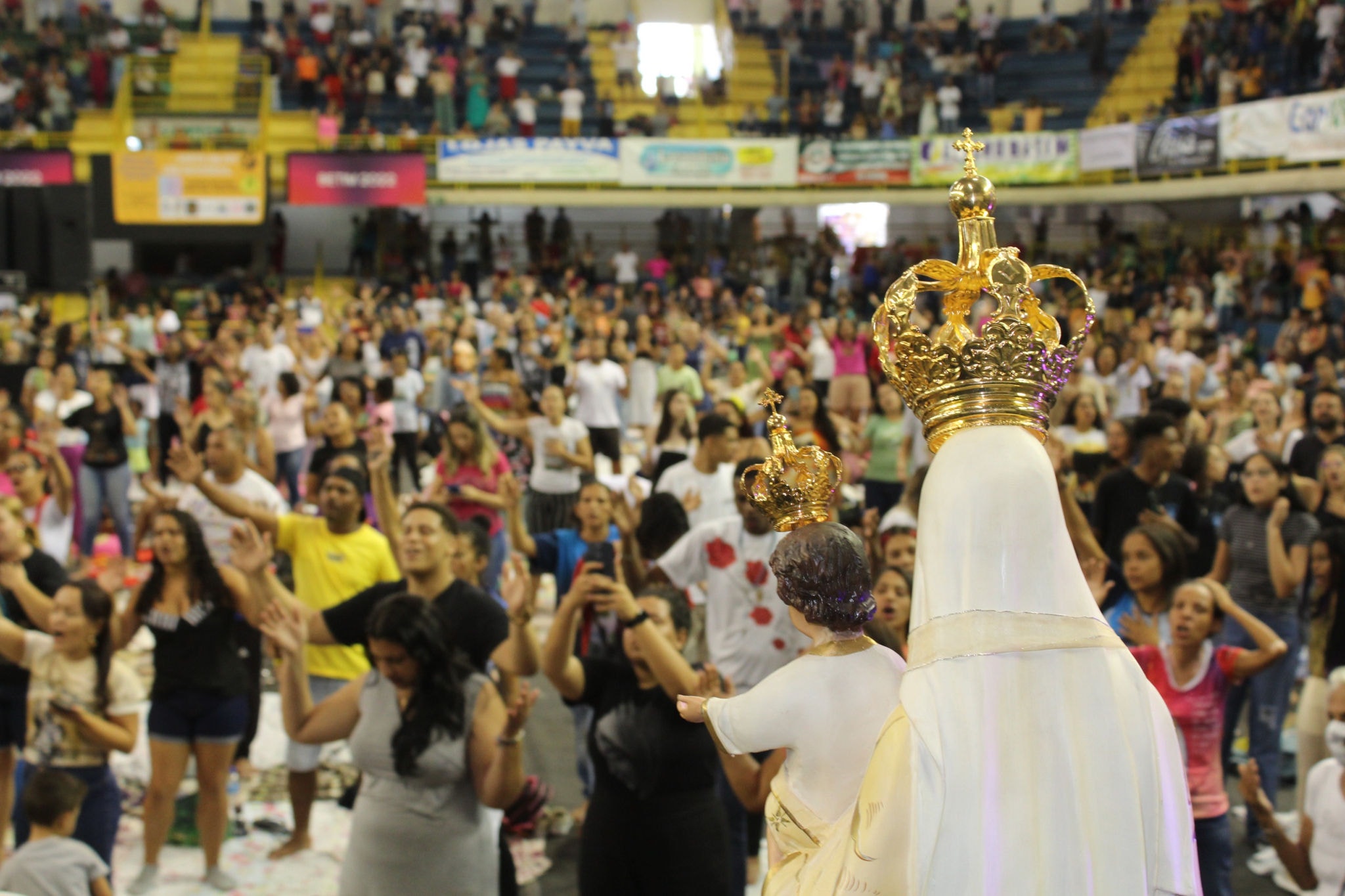 Anualmente, evento reúne milhares de fiéis no ginásio poliesportivo