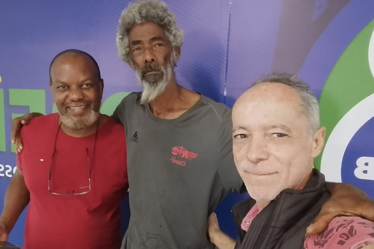 Ronaldo Chita entre os amigos Luiz Germano (à esquerda) e Flávio Amaral (à direita)