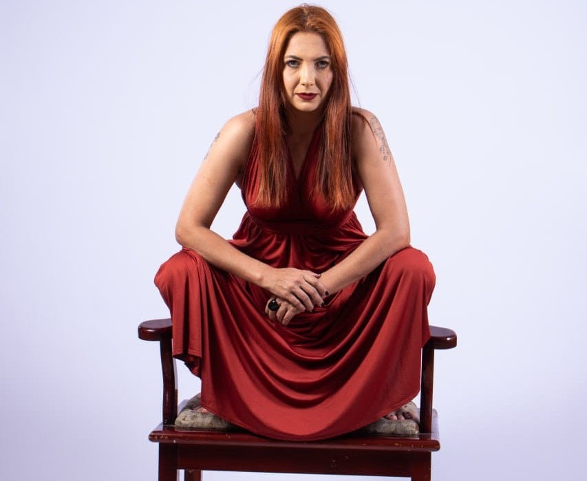 Atriz betinense Ellen Velute é a estrela da peça