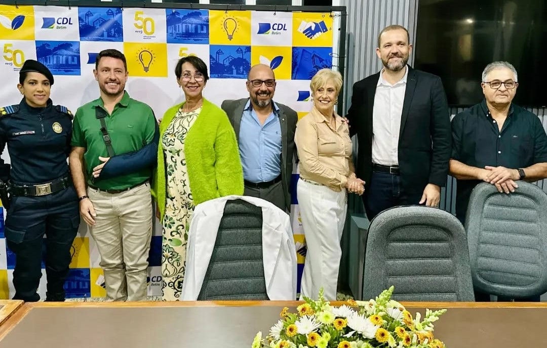 Na ordem: comandante da Guarda Municipal de Betim, Midiã Fernandes; primeiro-secretário da Orcca, Paulo Henrique Alves Figueiredo; membro do conselho fiscal da Orcca, Joelma; presidente da Orcca, Marcelo Evangelista Maia; ex-presidente e atual membro do conselho, Goretti Ássimos; vice-presidente da Orcca, Fábio Luiz Ferreira do Nascimento; presidente da CDL Betim, José Barboza