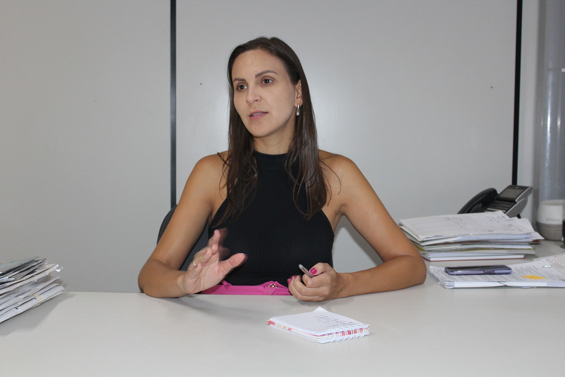 Secretária de Saúde, Jaqueline Santana afirma que substituições estão sendo tranquilas, sem interrupções nos atendimentos 