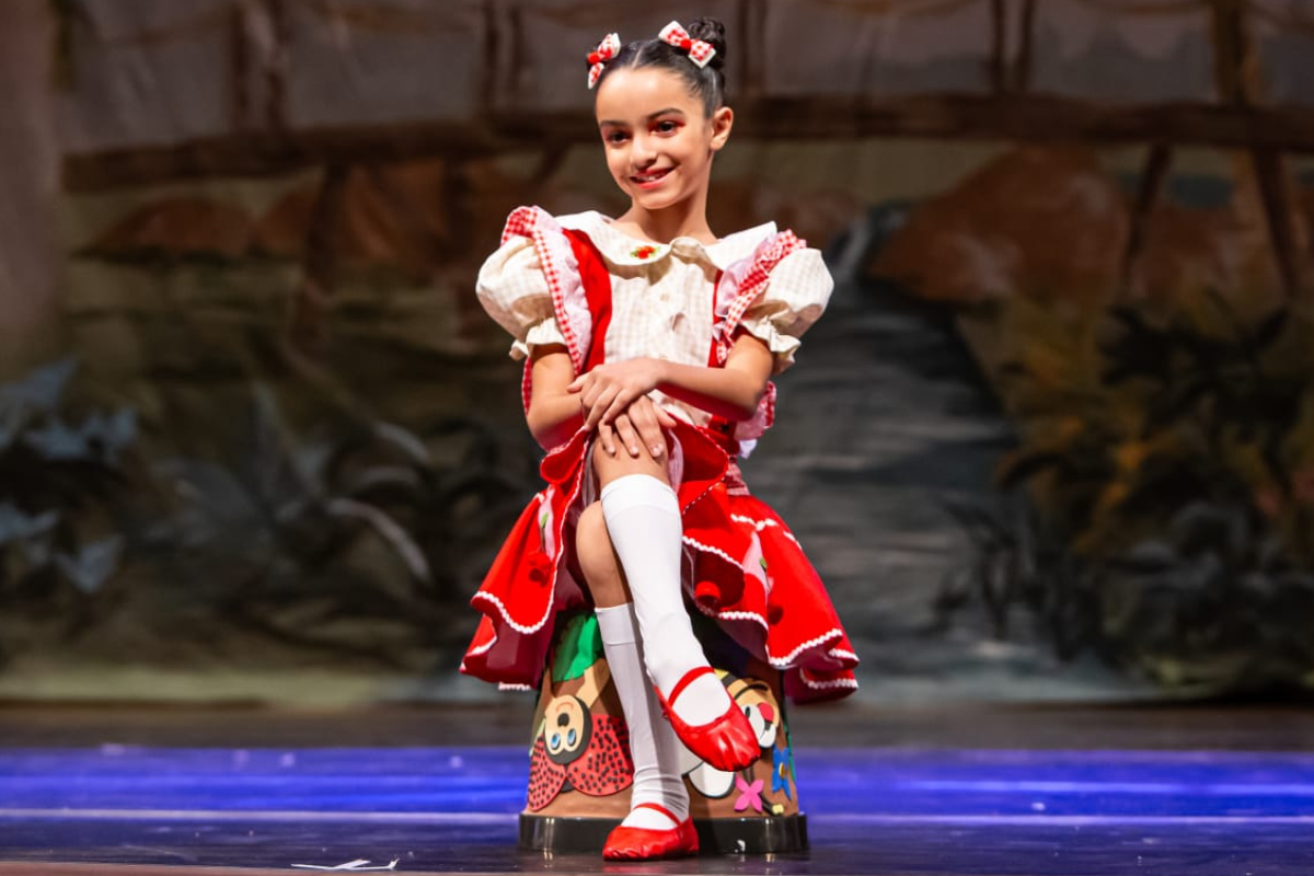 Laura desenvolveu sua formação técnica e artística com base no método Vaganova, utilizado também pela Escola Bolshoi