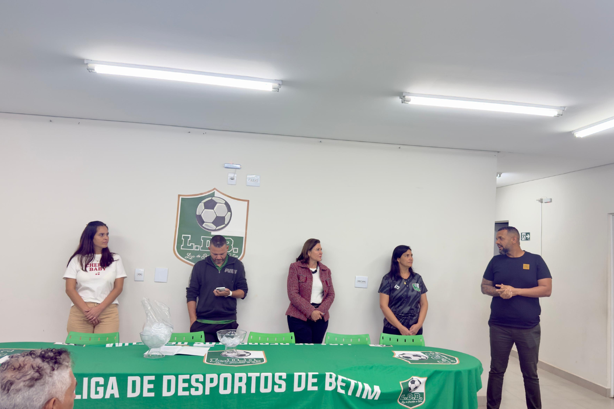 No total, 32 equipes disputam a categoria masculina e sete times se enfrentam na categoria feminina