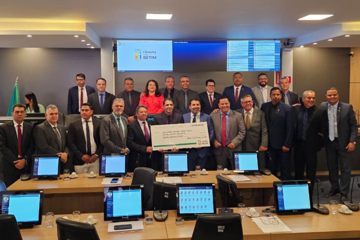  Ato simbólico ocorreu na reunião ordinária desta terça-feira (10) 