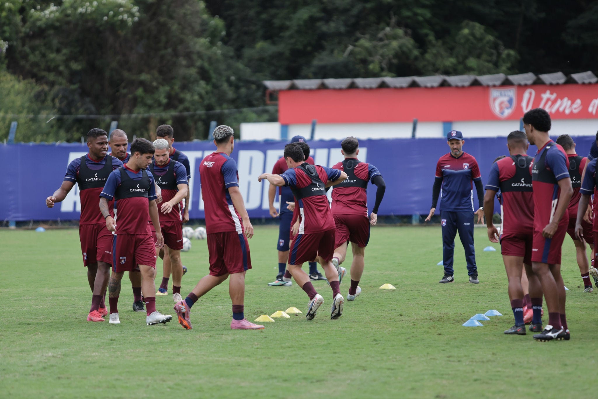 Elenco treina na Arena Urbsan nesta sexta-feira (24/4)