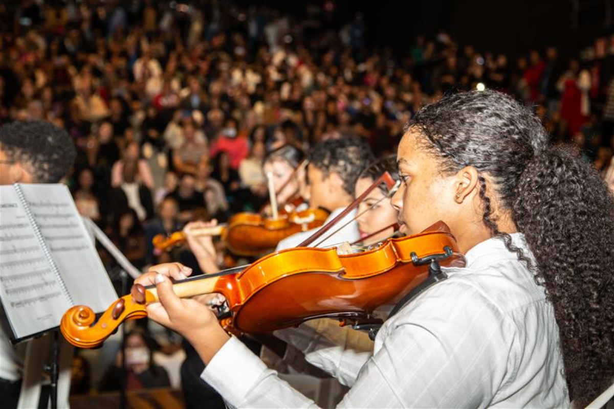 A Escola de Música Sabra atua na formação artística de crianças e jovens