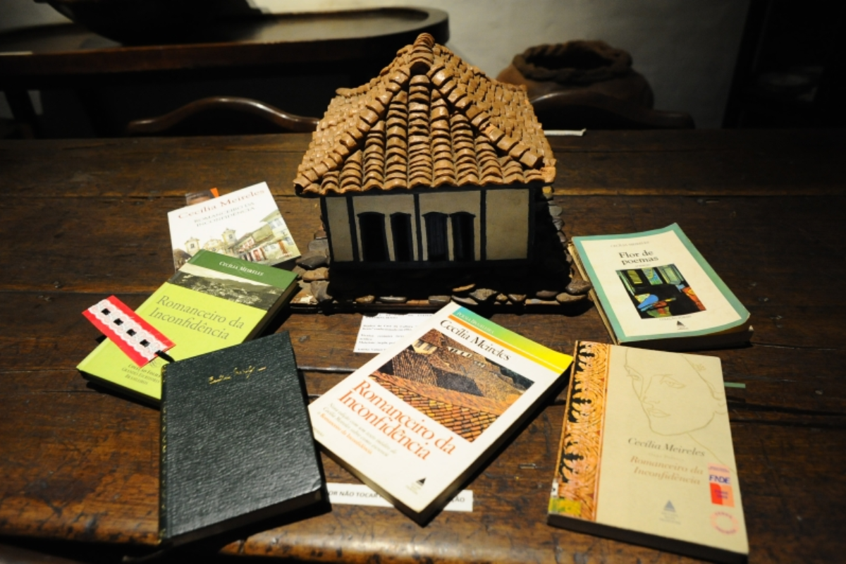 A cada edição, os participantes debatem sobre um livro