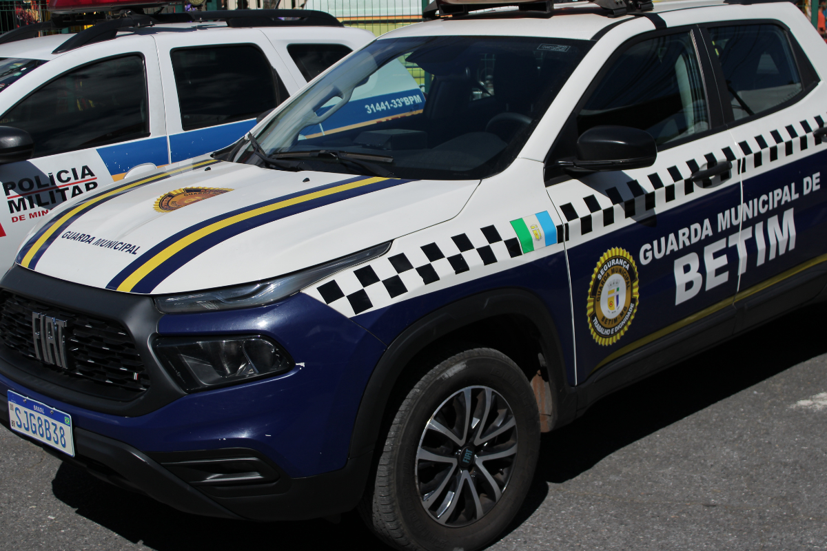 Diante do quadro de violência física e psicológica sofrida pelas vítimas, assistente social da UPA Alterosas acionou a Guarda Municipal de Betim e o Conselho Tutelar, que acompanharam a ocorrência