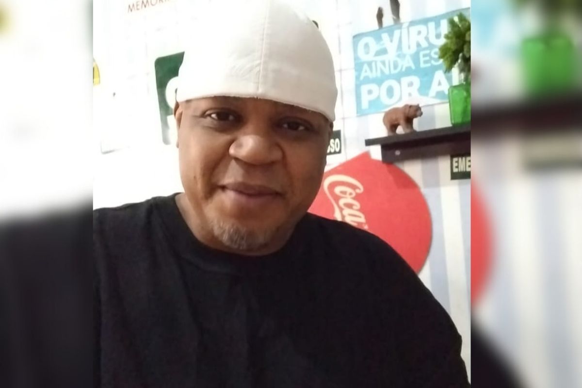 Ederson de Paula Ferreira, de 46 anos, morador de Betim e mais conhecido como “Pãozão”, enfrenta dores constantes há mais de dois anos