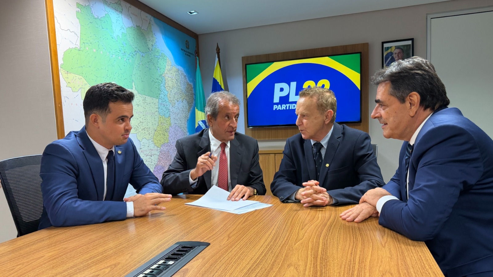 Assinatura da filiação se deu em Brasília, em reunião com o presidente nacional do PL, Valdemar Costa Neto