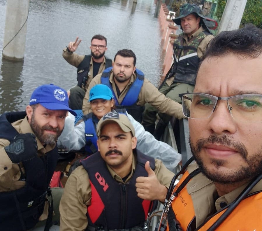 Amigos estão percorrendo ruas na cidade de Canoas e resgatando animais