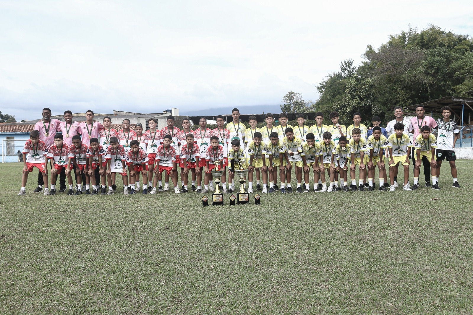 Equipes foram campeãs invictas no torneio