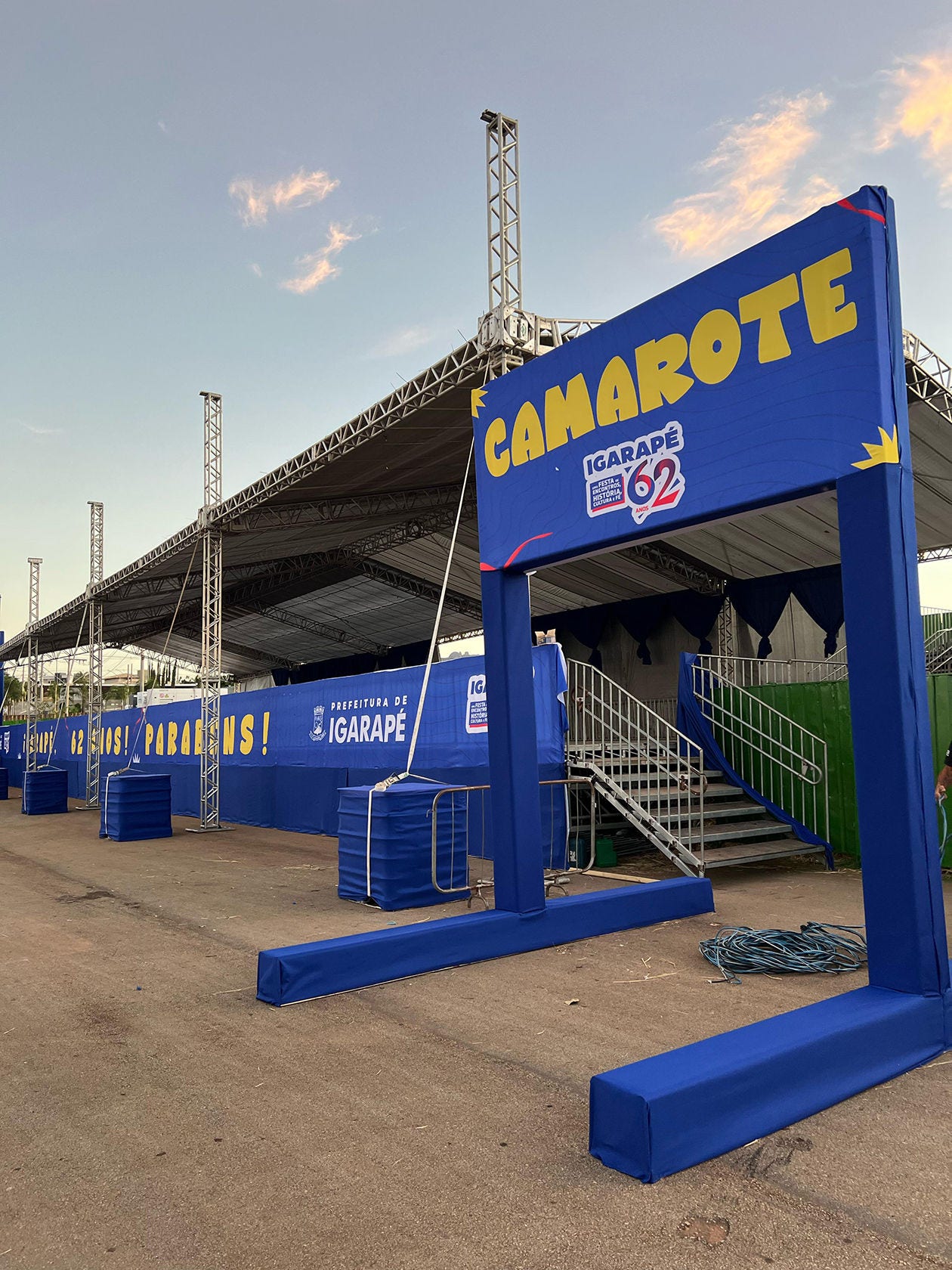 Para quem quiser curtir com mais conforto, os acessos ao camarote estão à venda no site Central dos Eventos