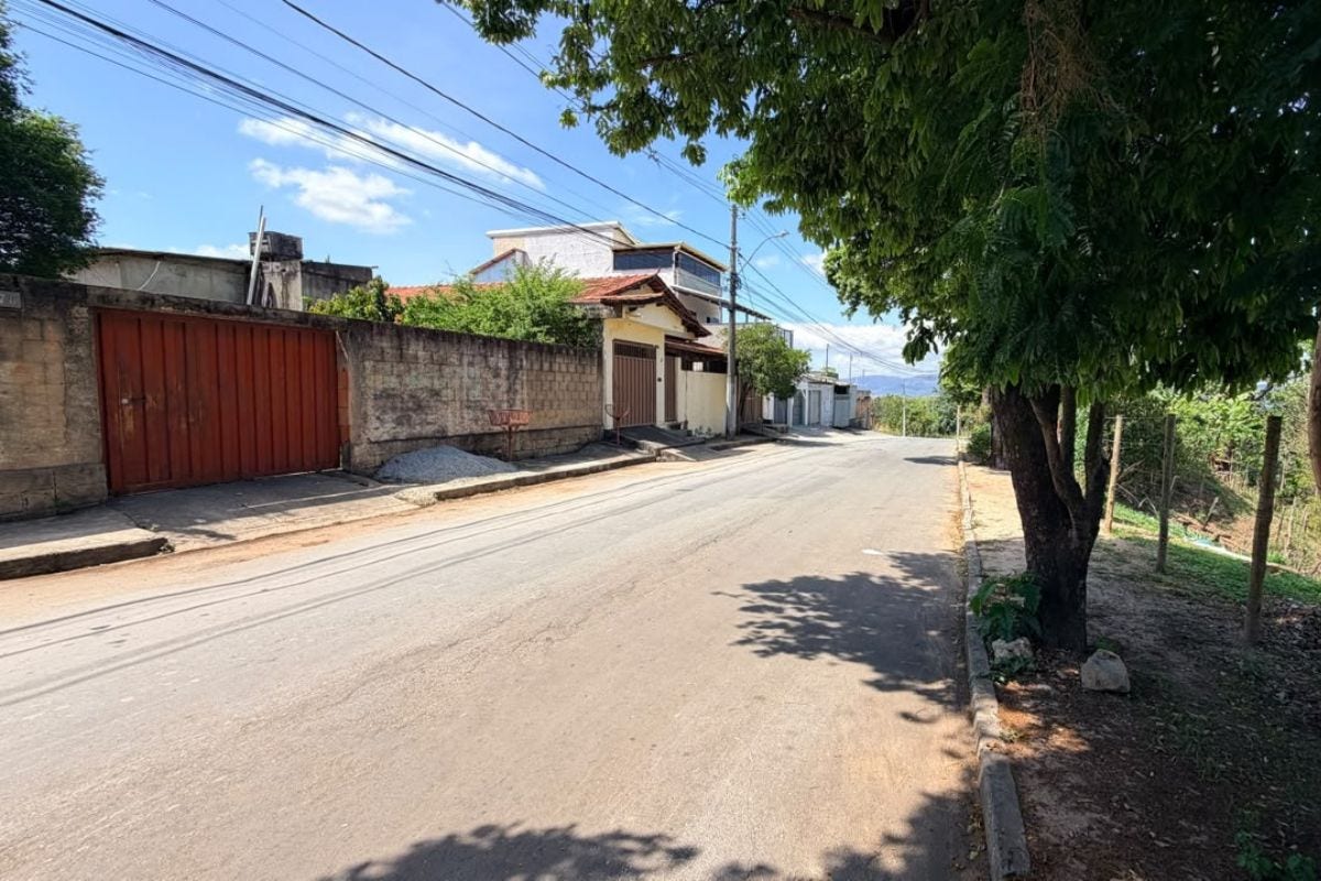 Ex-companheira foi esfaqueada pelo homem em uma casa no bairro Monte Verde, em Betim