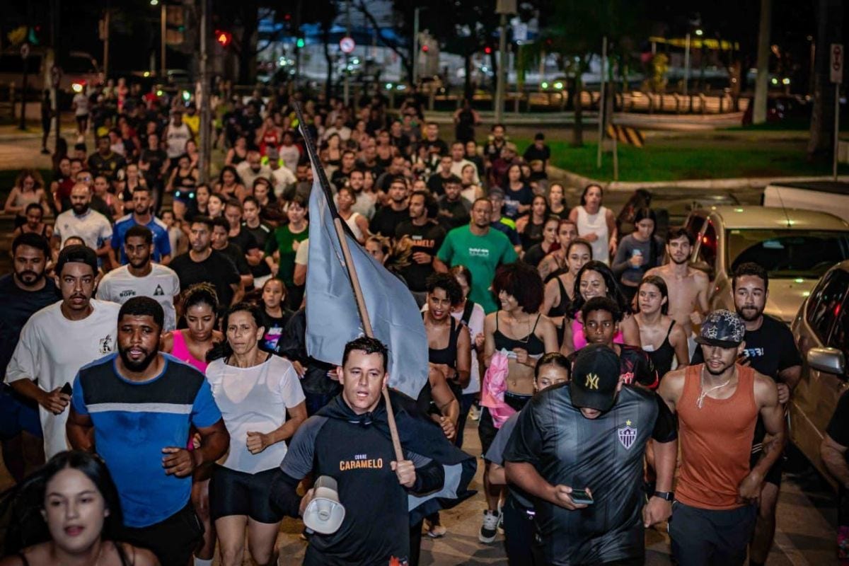 Corridas semanais reúnem mais de 200 participantes e já se tornaram uma tradição para muitos moradores