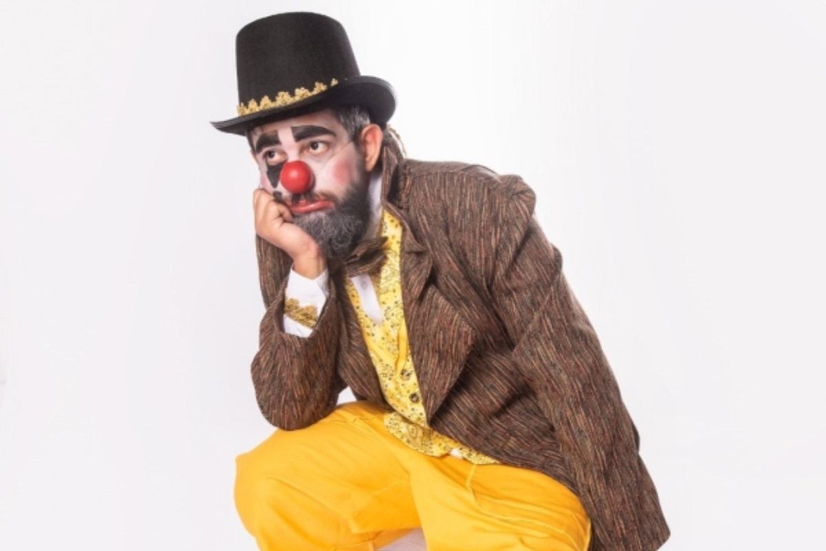 Theolemigue é interpretado pelo ator e palhaço Lucas Diniz