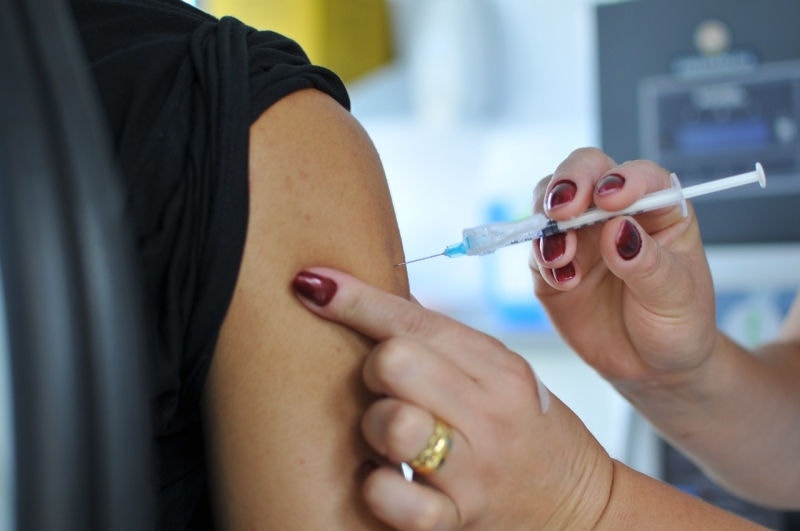 O público-alvo pode procurar as UBSs do município de segunda a sexta-feira, das 8h às 17h