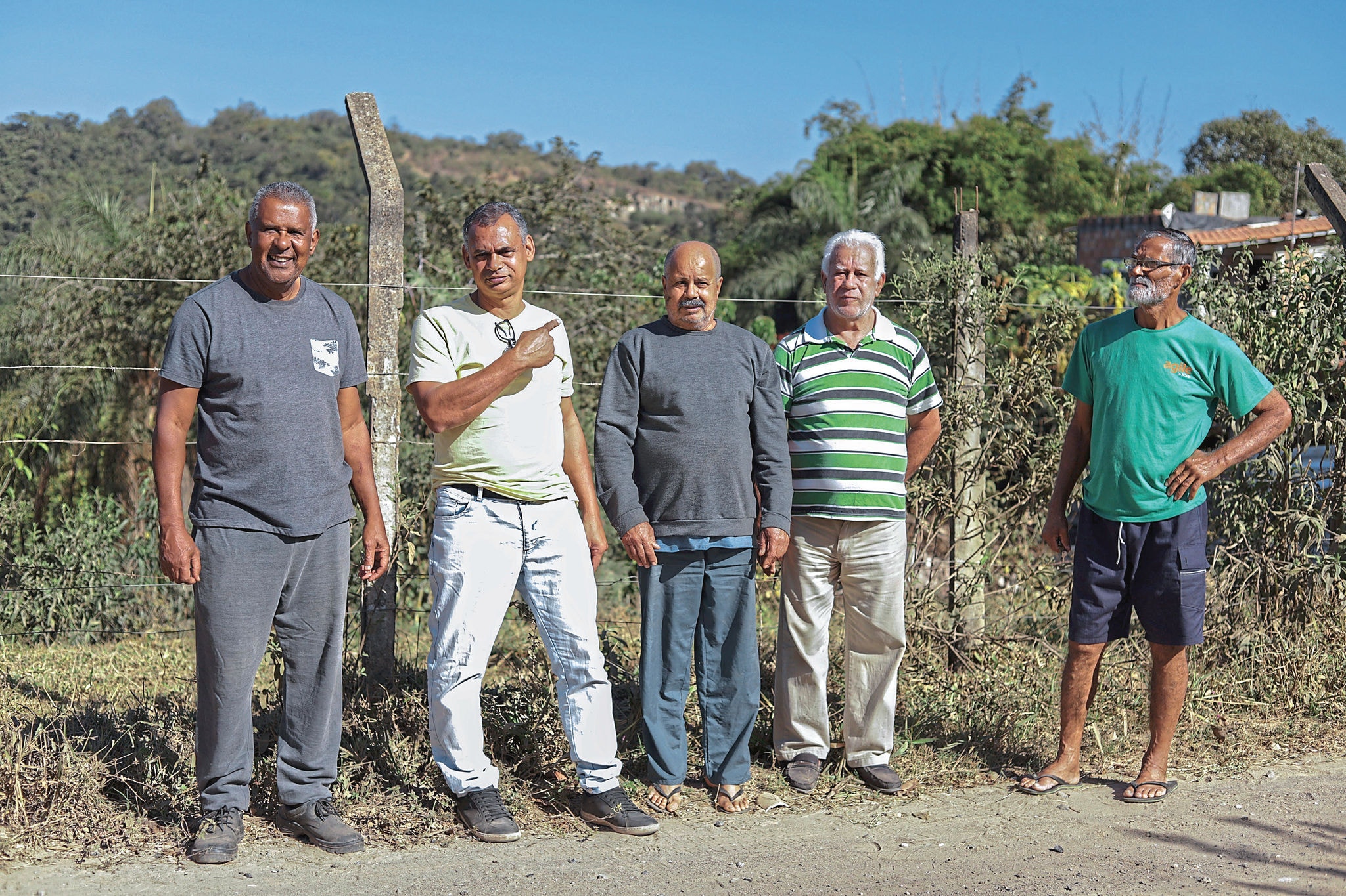  *** Local Caption *** BETIM / O TEMPO / 

Um pedido de reativação de uma pedreira localizada na Estrada Fazenda das Gorduras, no Bandeirinhas, em Betim, tem sido alvo de questionamentos por parte dos moradores do bairro, que afirmam que a retomada da extração de rochas para a produção de brita no local pelo empreendimento vai gerar uma série de impactos sociais e ambientais na região.

Josilene Vieira