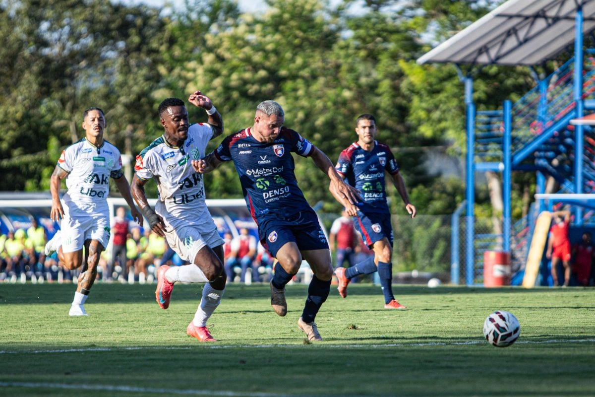 Time da Cidade foi superado pelo Uberlândia pelo placar de 2 a 0 neste sábado (25/4), na Arena Urbsan