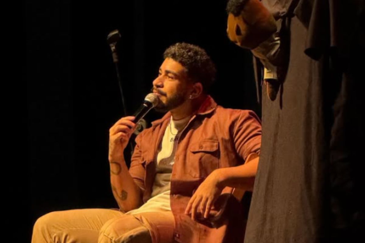 Com cerca de duas horas de duração, espetáculo é apresentado pelo humorista Magno Martins 