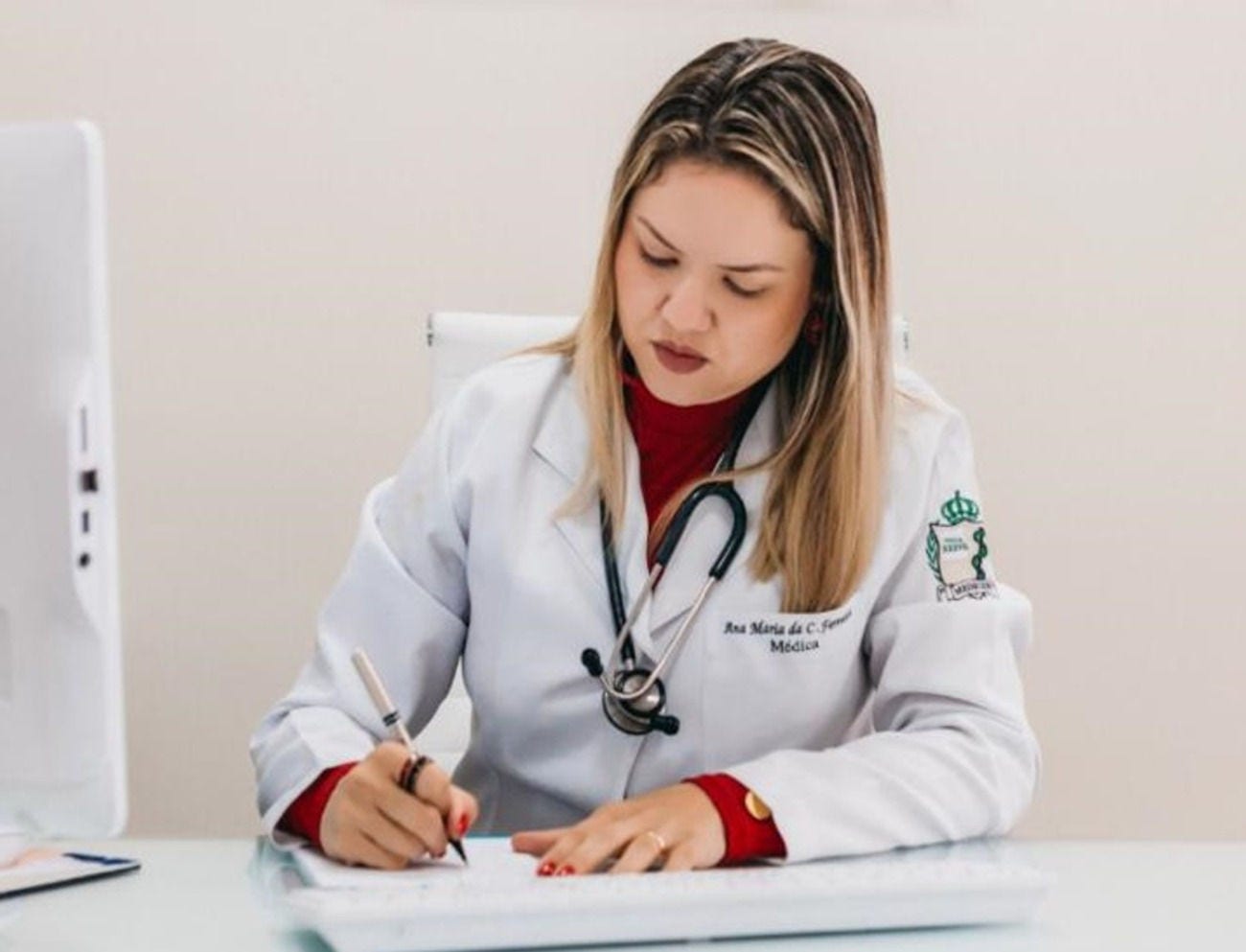 Ana Maria Reimer dedica-se exclusivamente ao cuidado e à prevenção de doenças crônicas e ao envelhecimento saudável em seu consultório