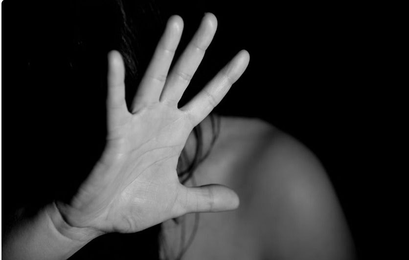 Vítima, de 19 anos, contou tudo que sofreu para a mãe, que acionou a Polícia Militar
