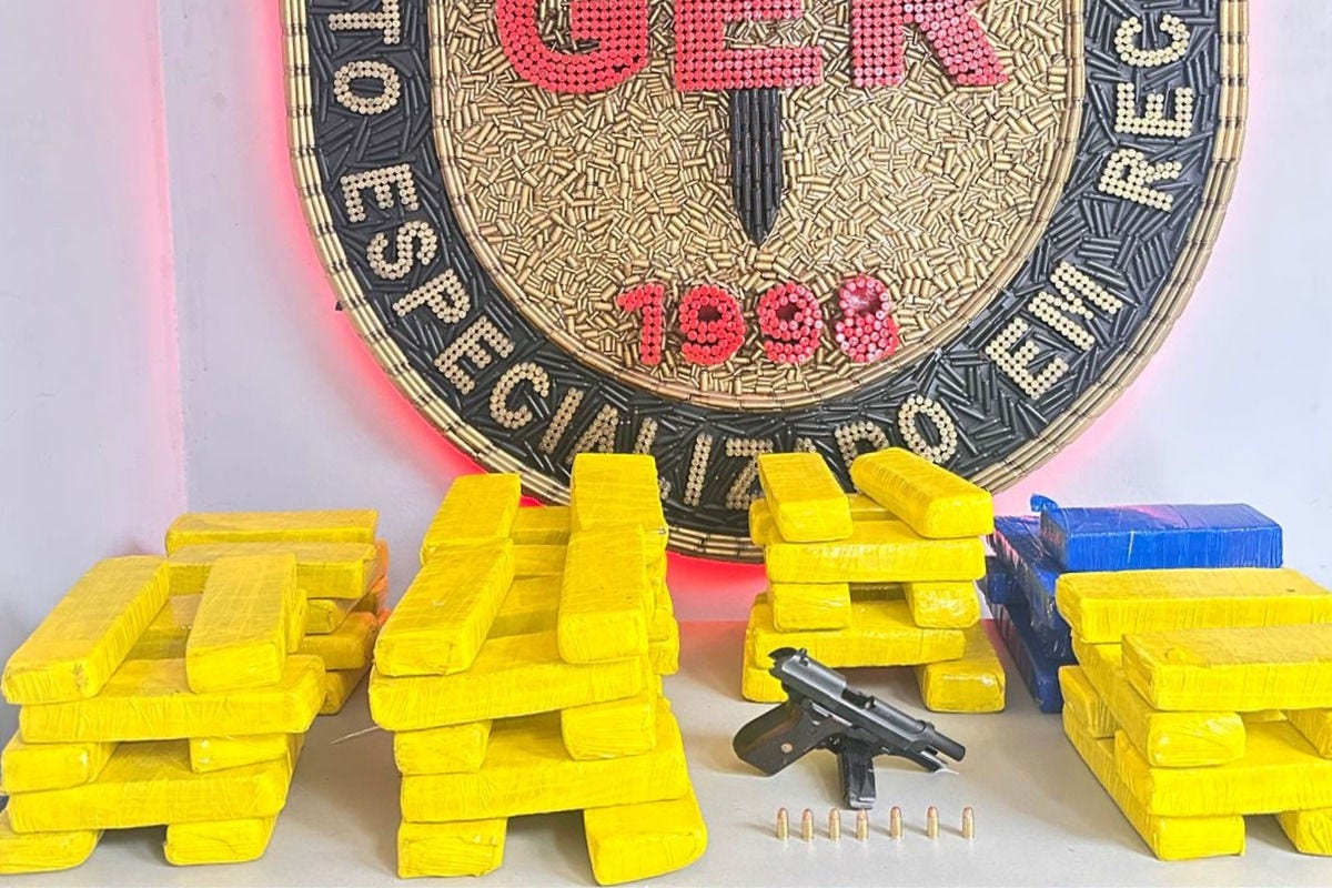 Veículo, drogas, pistola Taurus calibre .380 com numeração suprimida e sete munições intactas foram apreendidos