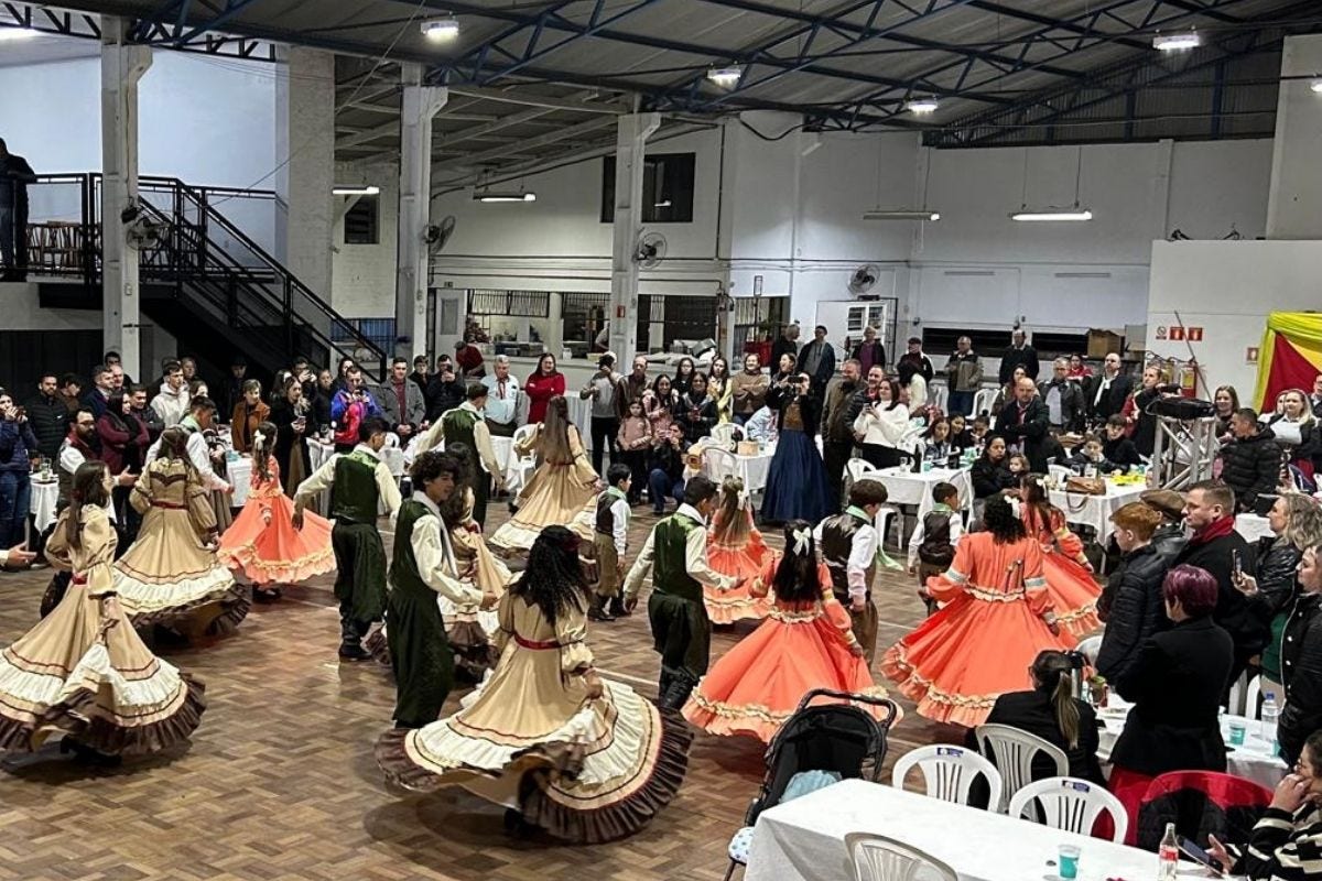  Grupo do Rio Grande do Sul é formado por 140 artistas, entre dançarinos, músicos e cantores