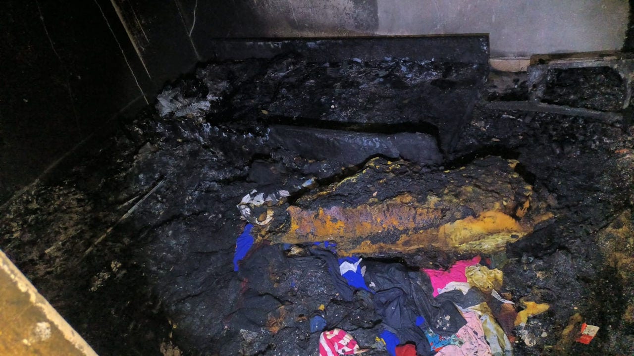 Imóvel ficou destruído após o incêndio que teria sido acidental