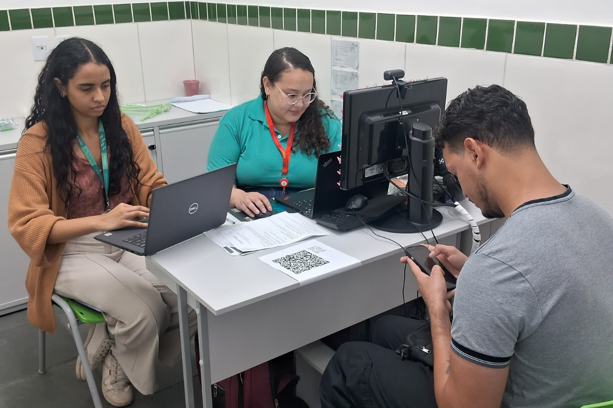 Para se candidatar às oportunidades nas áreas de saúde, logística, serviços, vendas e administrativo, é necessário apresentar documento com foto e currículo atualizado
