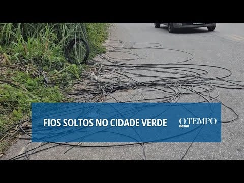 Acidente com carreta derrubou fiação na entrada do bairro e situação segue sem solução